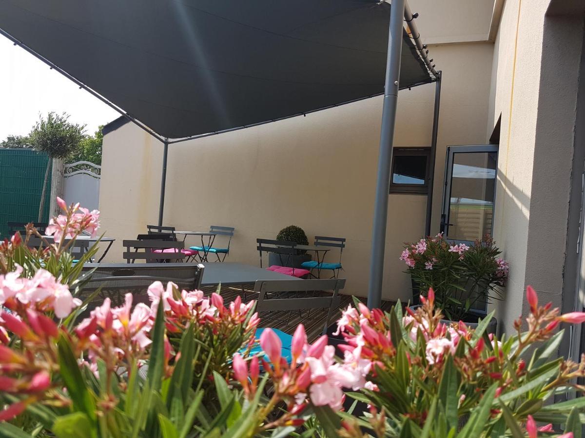 Kyriad Hotel La Fleche Bagian luar foto