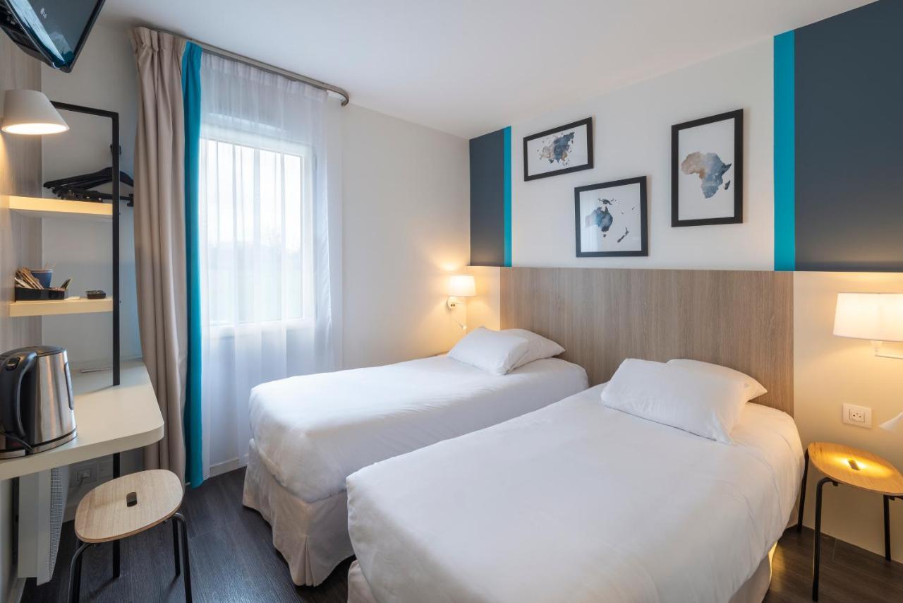 Kyriad Hotel La Fleche Bagian luar foto