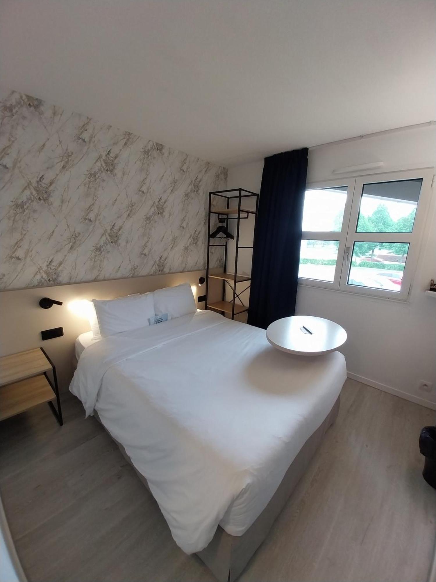Kyriad Hotel La Fleche Bagian luar foto