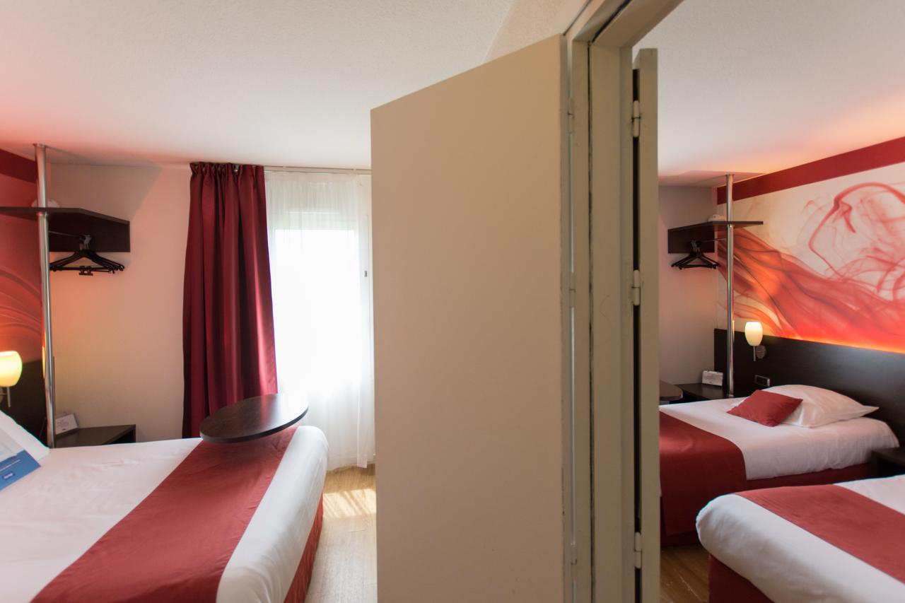 Kyriad Hotel La Fleche Bagian luar foto