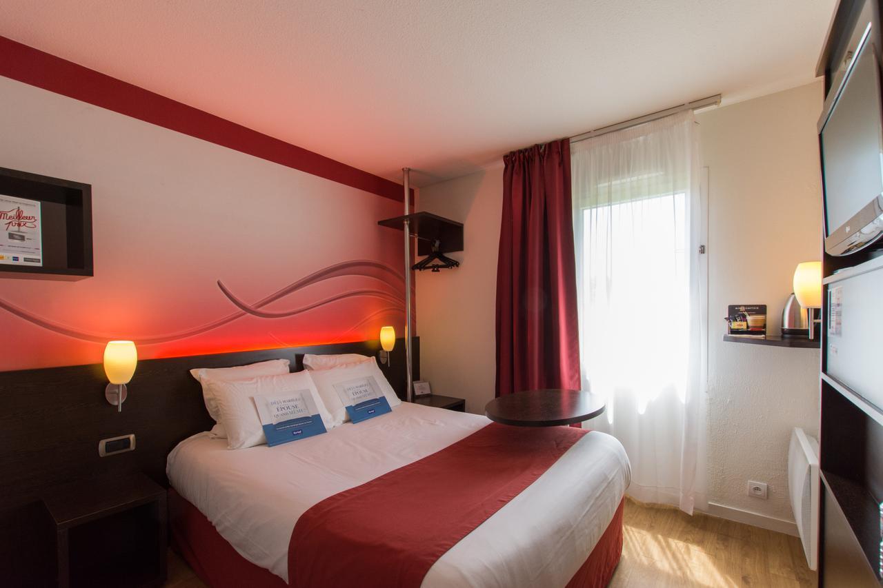 Kyriad Hotel La Fleche Bagian luar foto