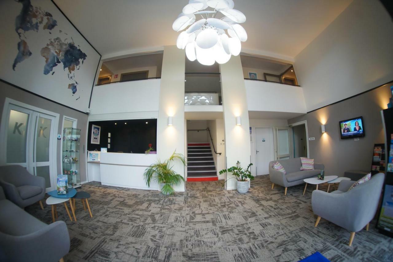 Kyriad Hotel La Fleche Bagian luar foto
